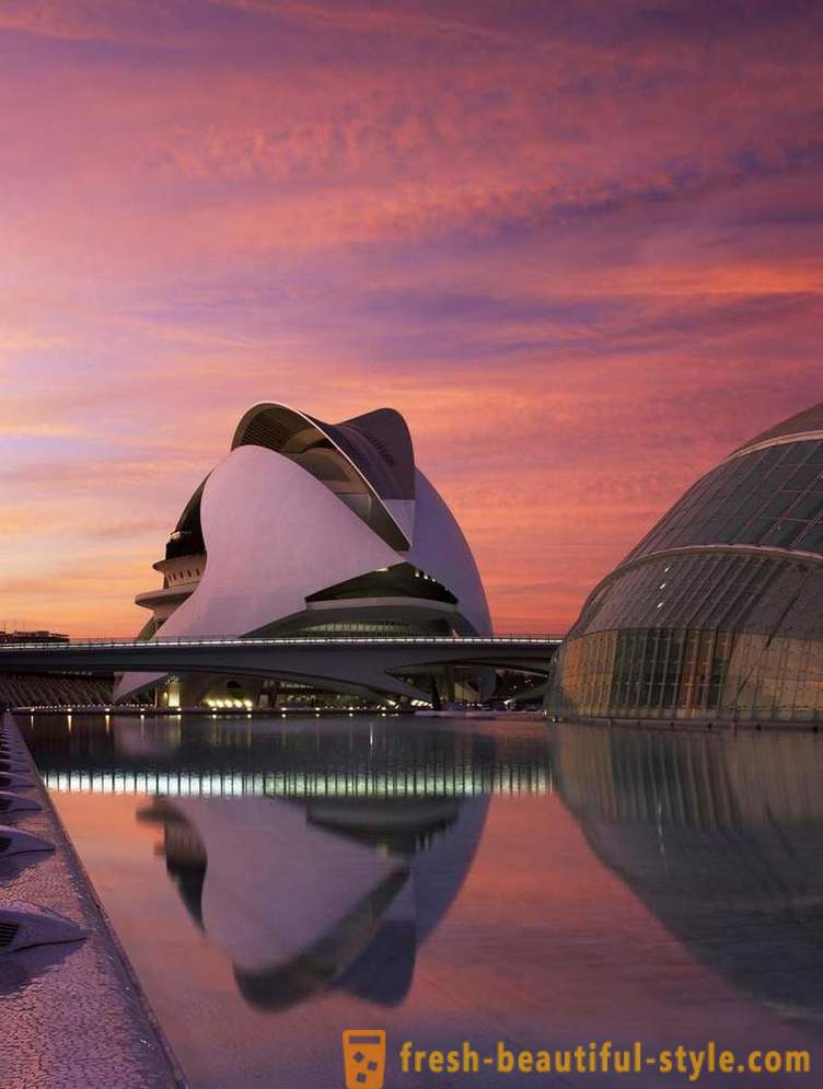 Den ekstraordinære arkitektur af operahuset i Valencia