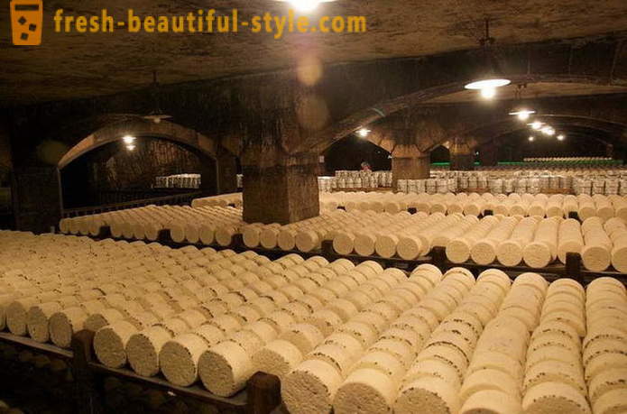 Processen med franske Roquefort ost fra gamle opskrifter produktion