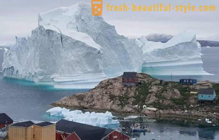 Grønland landsby truet af en kæmpe isbjerg