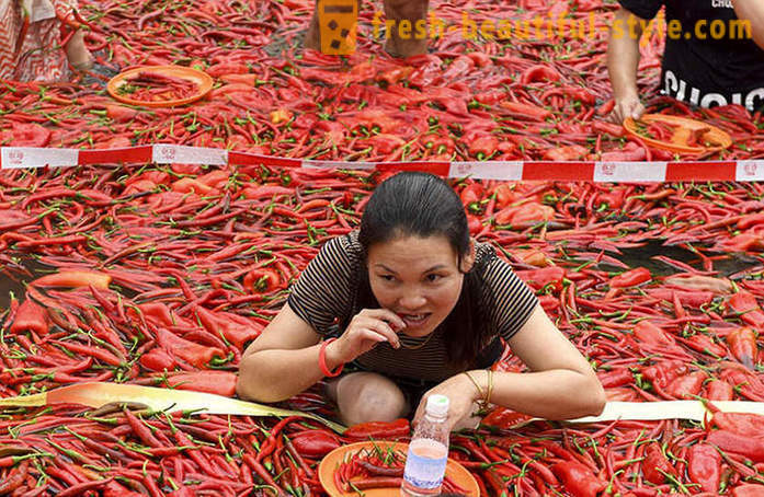 Ikke for sarte sjæle: i Kina var der en konkurrencemæssige spise peber til hastighed