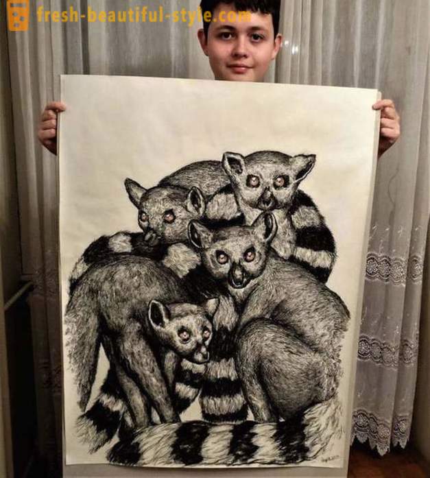 Serbisk teenager trækker portrætter af store dyr med en simpel blyant eller kuglepen