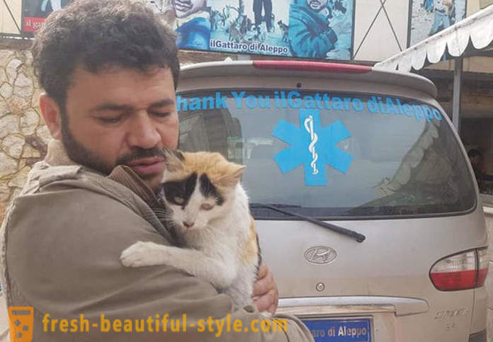 Manden forblev i det krigshærgede Aleppo til at tage sig af forladte dyr