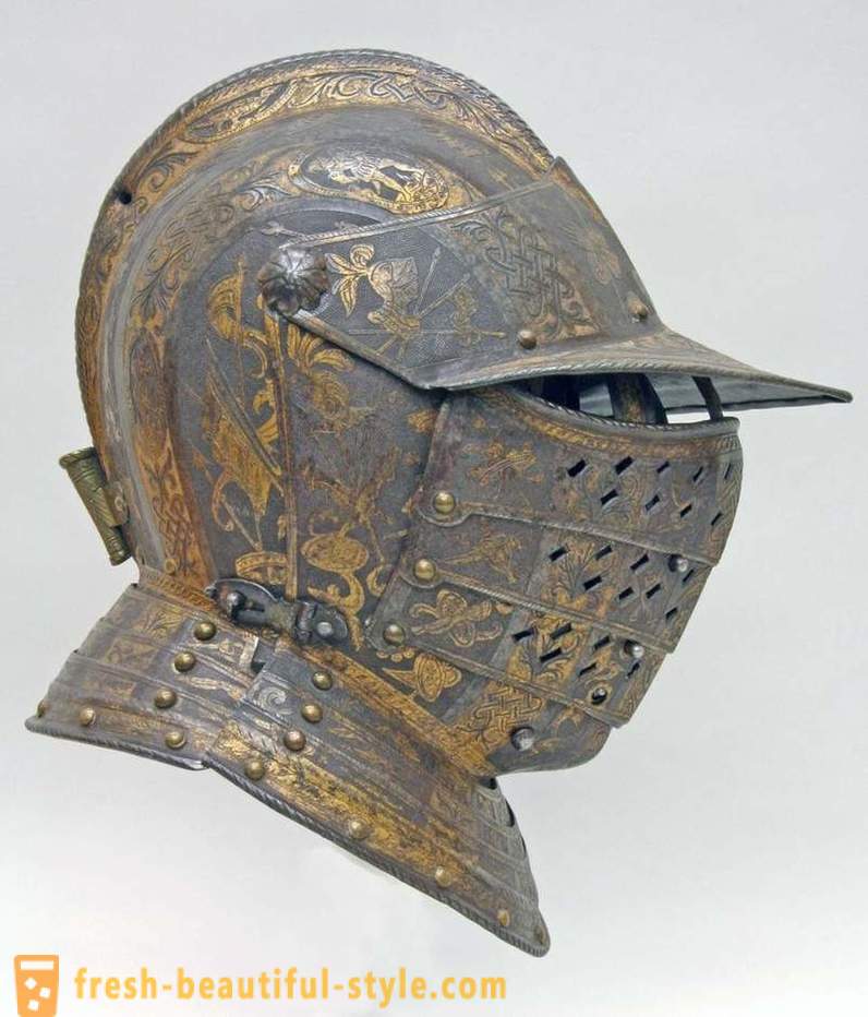 Ridderlige påklædning, gladiator masker, militære hjelme og lignende af hele tiden