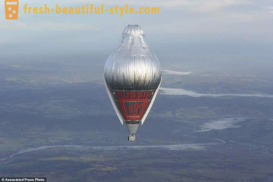 Russisk præst Fedor Konyukhov sat en verdensrekord for verdensturné i en ballon