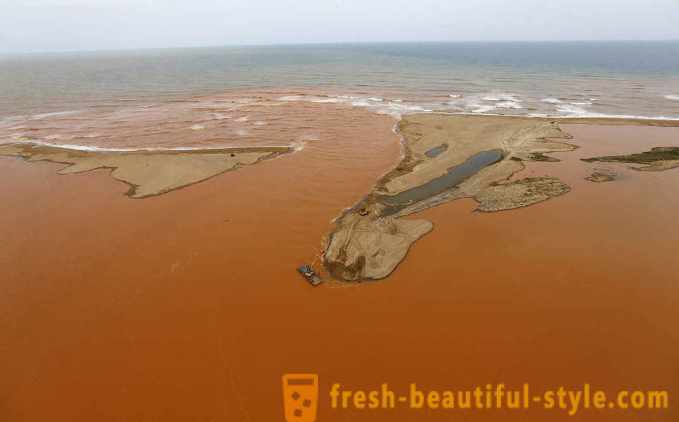 Rød mudder i Atlanterhavet