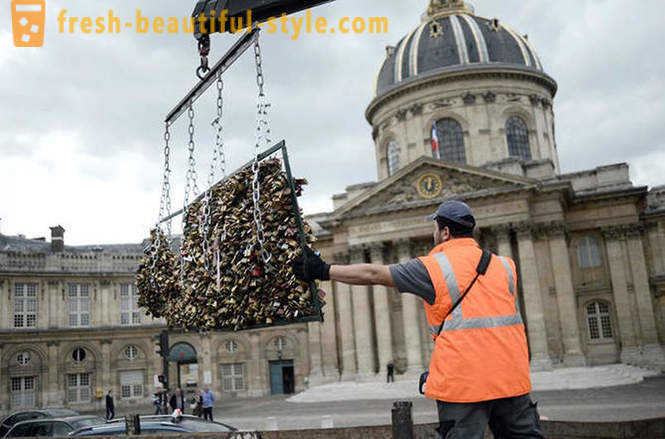 Million beviser for kærlighed fjernet fra Pont des Arts i Paris