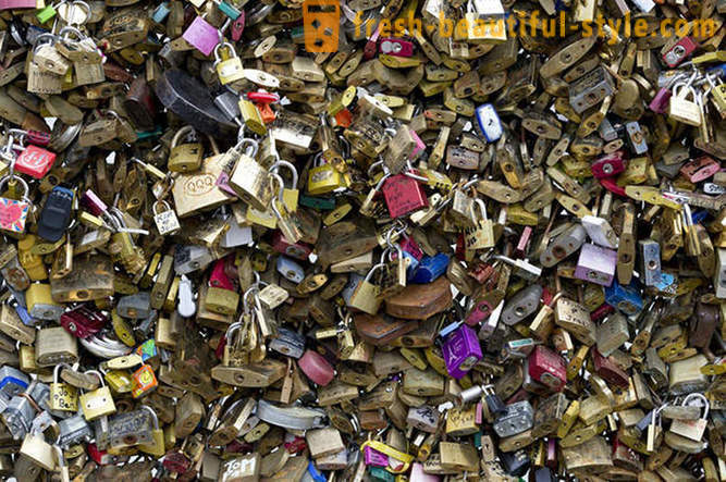 Million beviser for kærlighed fjernet fra Pont des Arts i Paris