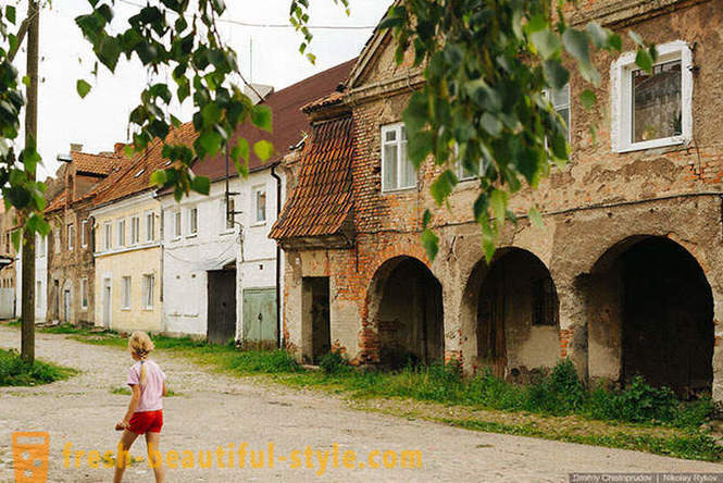 Gå gennem den gamle tyske by Kaliningrad-regionen
