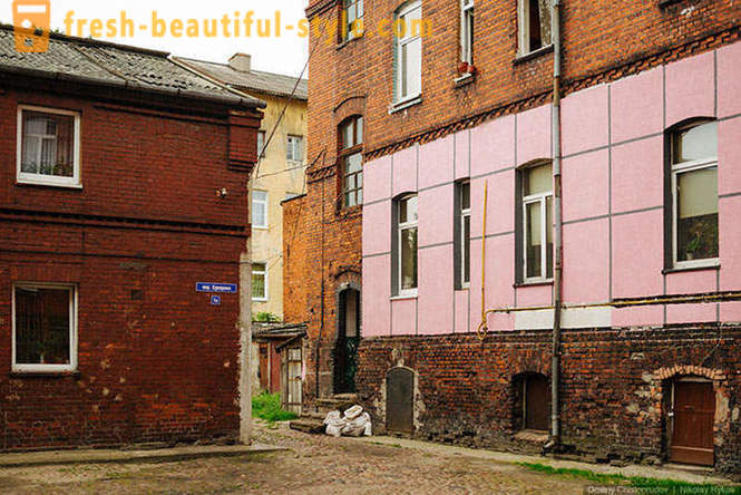 Gå gennem den gamle tyske by Kaliningrad-regionen