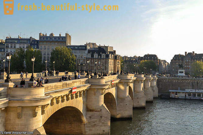 Gå over broerne i Paris