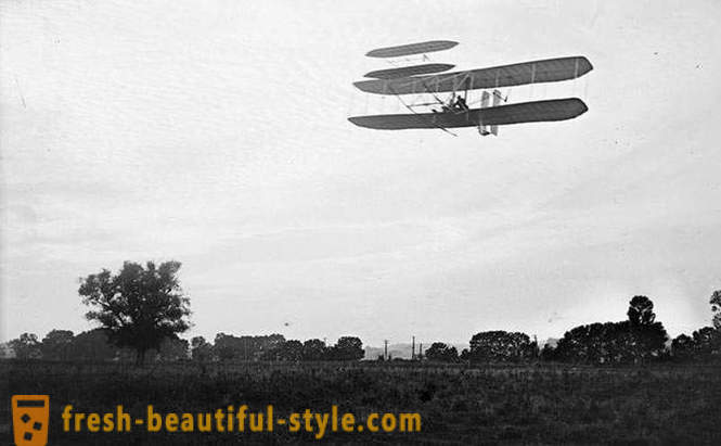 Den første bemandede flyvning med fly