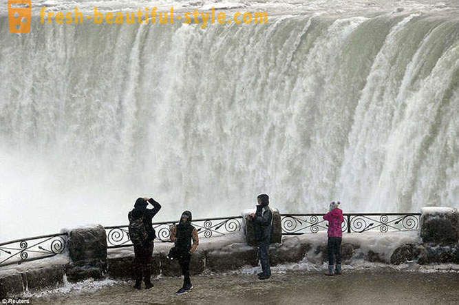 10 fascinerende billede af frosne Niagara Falls