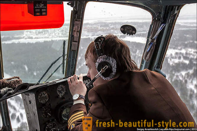 Flying med helikopter Mi-8 på sne Surgut