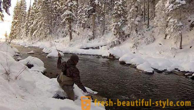 Vinter fiskeri på Ob-floden i Barnaul