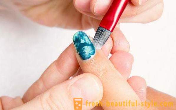 Flydende perler på dine negle. unikke manicure