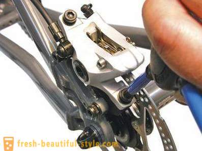 Sådan justeres bremserne på en cykel? De bageste bremser på en cykel