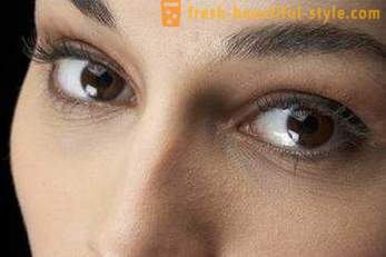 Rynker under øjnene: hvordan du fjerner og forhindre den tidlige udseende?