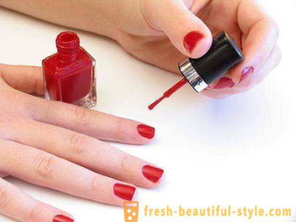 Hvordan man laver en smuk manicure på korte negle