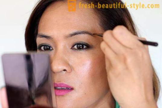 Midler til at skabe den perfekte makeup: øjenskygge øjenbryn